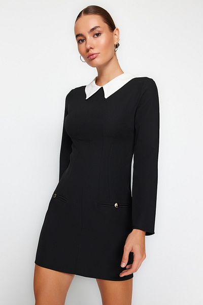 Trendyol Collection Detailně tkané šaty s černým límečkem TWOAW24EL00298