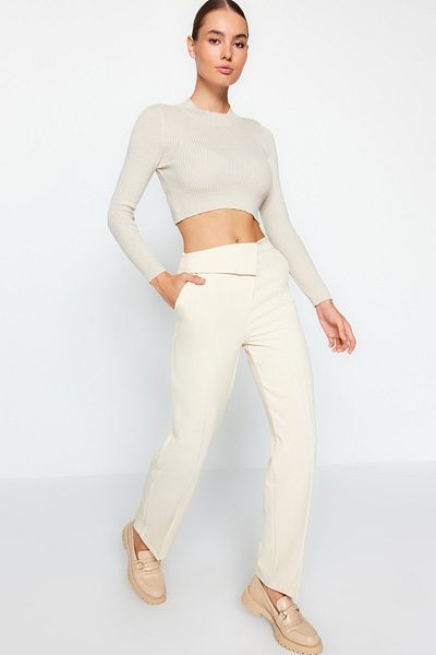 Trendyol Collection Gerade geschnittene, gewebte Hose mit Steingürtel und detailliertem Detail TWOAW24PL00055
