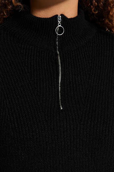 Trendyol Curve Black Zipper Closure Knitwear Sweater TBBAW24AN00054