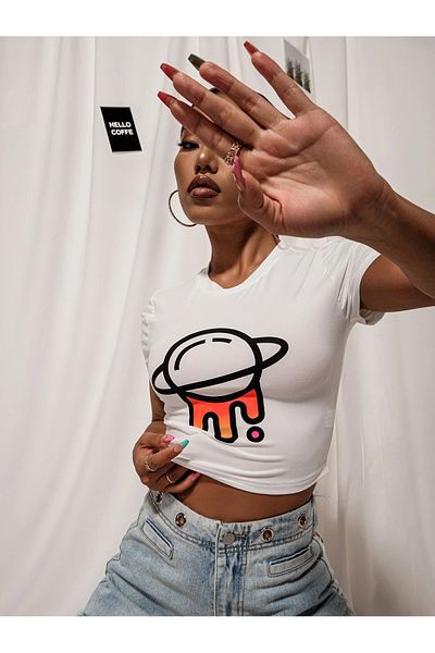 Jose Clothing ΓΥΝΑΙΚΕΙΑ ΛΕΥΚΗ ΕΚΠΤΩΜΕΝΗ ΚΟΝΤΟΜΑΝΙΚΗ ΣΤΟ ΣΩΜΑ OTURAN CROP TOP BABY TEE BLUZ