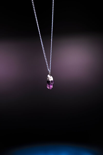 DOODLE قلادة من الحجر الطبيعي المكسور من الجمشت