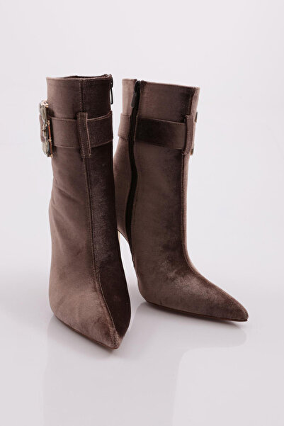 DGN Γυναικείες μπότες με τακούνι με αγκράφα στο πλάι καφέ βελούδο 91133557