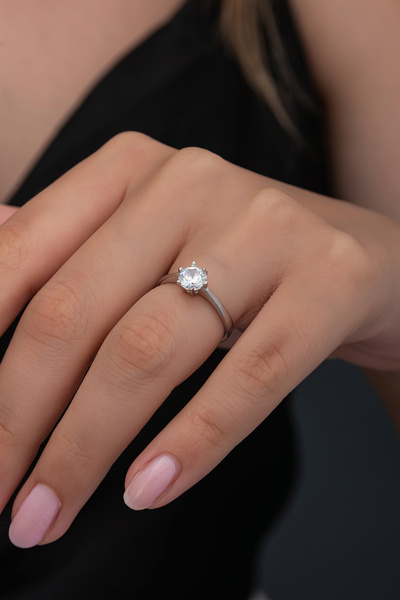 ALYANSEVİM 6 Tırnaklı Zirkon Taşlı 925 Gümüş Tektaş Yüzük