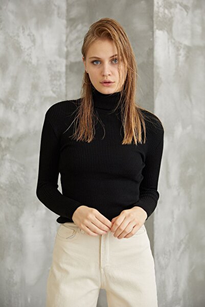 Alegante سترة تريكو ذات ياقة مدورة باللون الأسود من Daily Trend