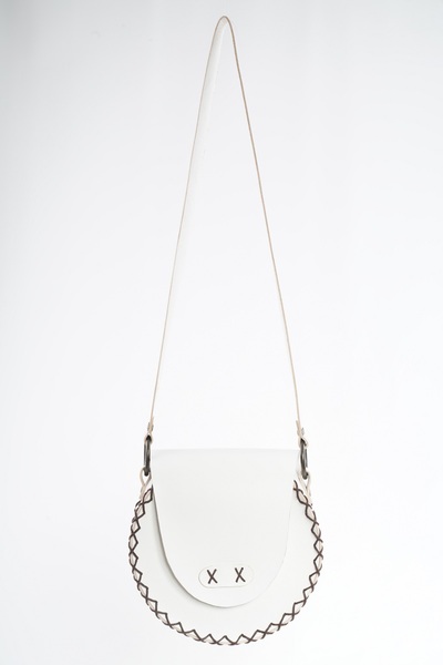 İSTANBUL SANDALET حقيبة كتف نسائية مصنوعة يدوياً من الجلد الأبيض