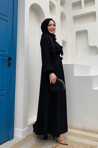 Bym Fashion Kleid mit Gürtel, plissierter Taille und Ärmeln, 3831, Schwarz