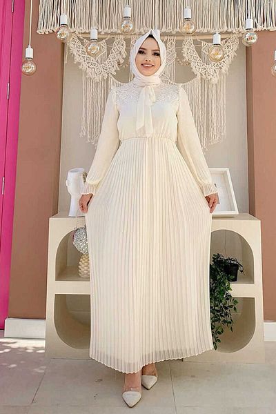 Bym Fashion Πλισέ ώμο Δαντελένιο Φόρεμα Λεπτομέρεια γιακά 3726 Εκρού