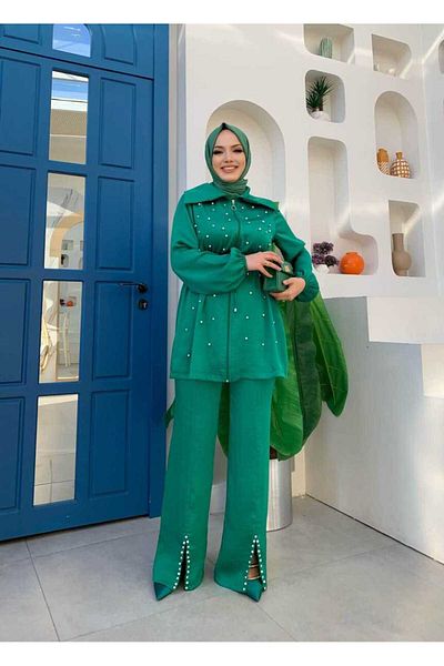 Bym Fashion Σετ μπουφάν με φερμουάρ με μαργαριταρένιο λαιμό και παντελόνι με σχίσιμο 8415 πράσινο