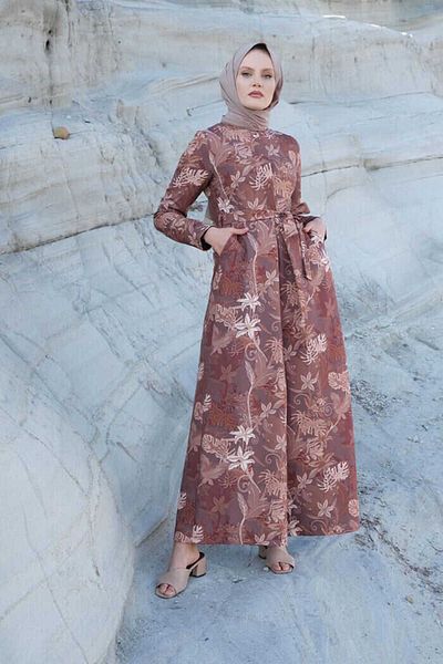 Bym Fashion Ολόσωμη φόρμα 3486 Καφέ με στάμπα ζωνισμένη με κρυφά κουμπιά στη μέση