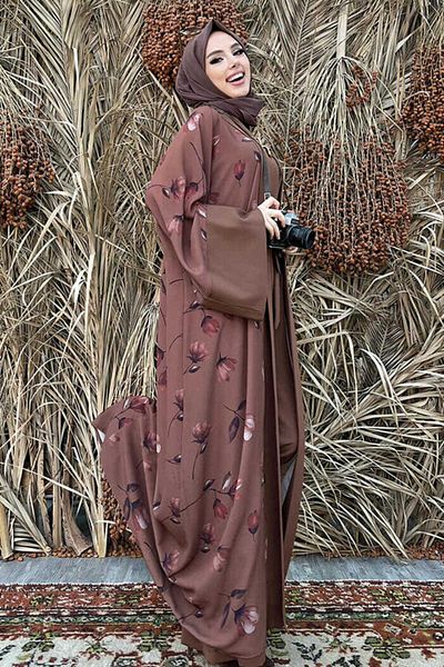 Bym Fashion Gemustertes Abaya-Jumpsuit-Set mit einfarbigem Taschendetail, Gürtel und ärmellosen Ärmeln 8312 Braun