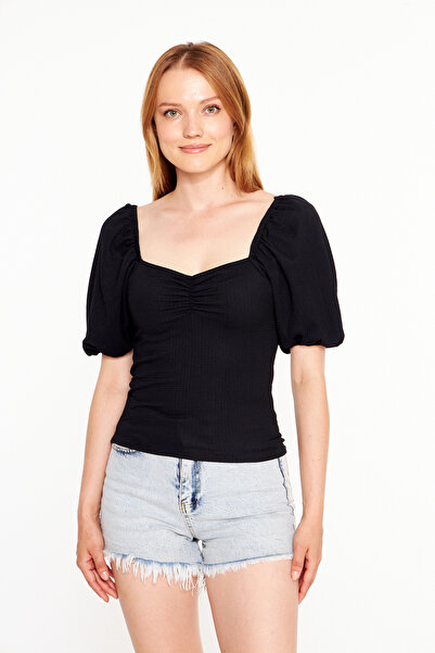 Mieles Dokulu Kumaştan Kalp Yaka Kadın Bluz