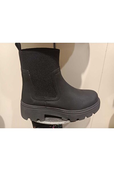 M.P. M.P 232 1421 ОРГАНИЗАЦИЯ НА ОБЕДИНЕНИТЕ НАЦИИ НОВ СЕЗОН КАЗУАЛНИ БОТИ С НЕПЪЛЗКАЩА СТЪПАЛКА