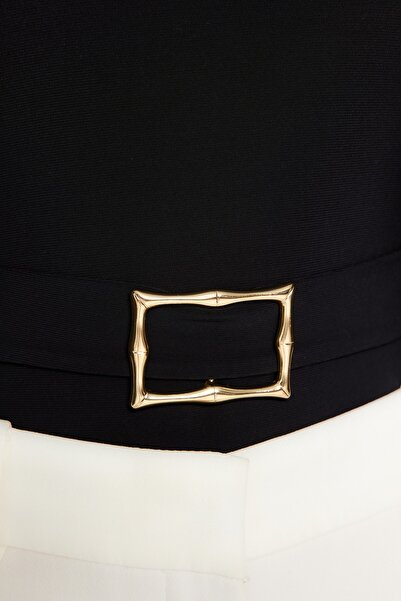 Trendyol Collection Černý pásek na jedno rameno vypasované/strečové pletené tělo se zapínáním na patentky TWOAW24BD00040