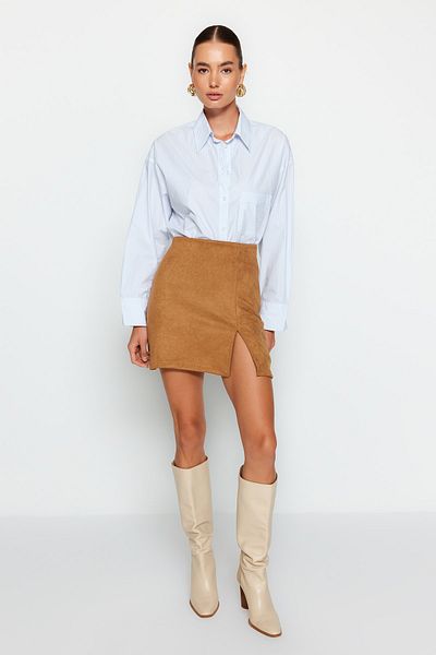 Trendyol Collection Velbloudí semišová mini pletená sukně s rozparkem TWOAW24ET00211