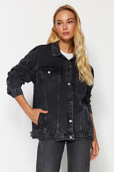 Trendyol Collection Schwarze Oversize-Trucker-Jeansjacke TWOAW23CE00189