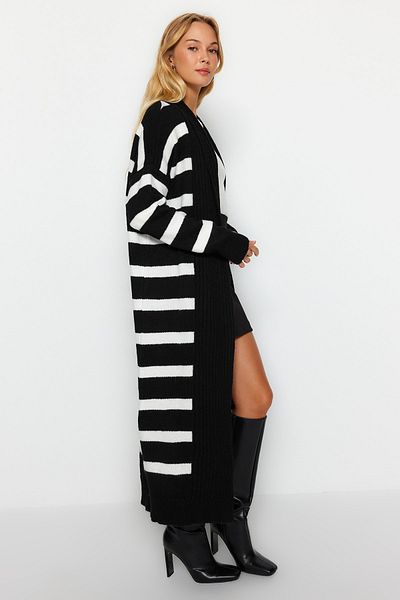 Trendyol Collection Schwarzer Maxi-Strickcardigan mit weiter Passform TWOAW24HI00154