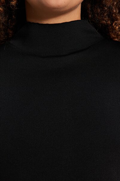 Trendyol Curve Detailní pletené šaty s černými rukávy TBBAW24AH00000