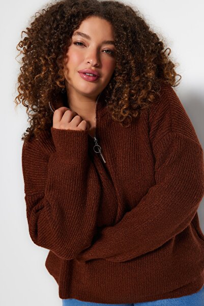 Trendyol Curve Barna puha textúrájú cipzáras kötött pulóver TBBAW24AN00054