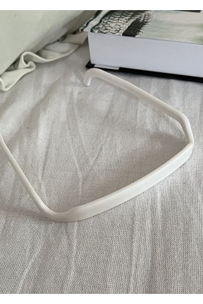KİLİGİSTANBUL COROANA DE CULOARE ALBA DATA EFECT DE OCHEARE