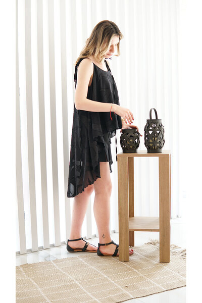 LAMANTE ASİMETRİK KESİM İP ASKILI SİYAH BLUZ