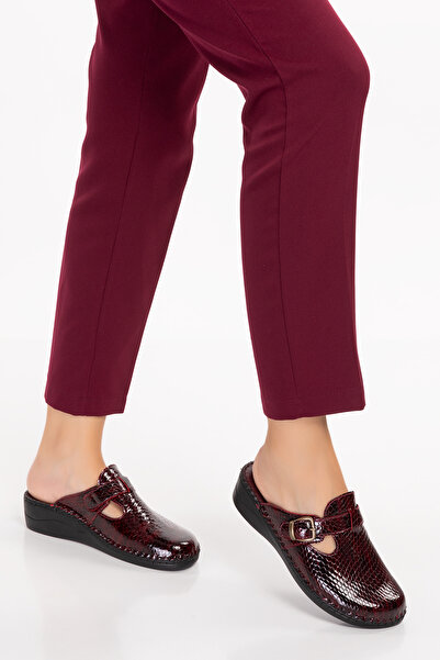 Akgün Terlik Papuci ortopedici din piele naturală pentru femei, roșie, din piele lacuată, cu model de șarpe