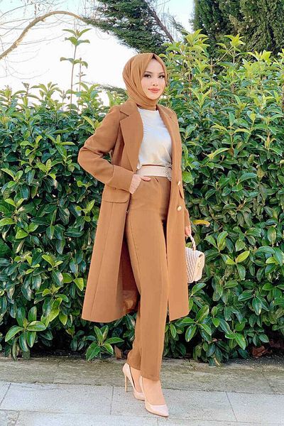 Bym Fashion Σετ παντελόνι με μακρύ μπουφάν με τσέπη και κουμπιά 8357 Tan