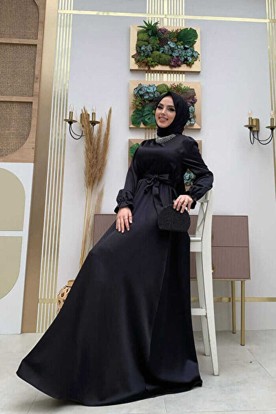 Bym Fashion Obyčejné saténové večerní šaty 3791 Černá