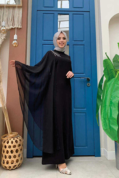 Bym Fashion Jednorukávový šifon Cape Detail výšivka přes rameno Večerní šaty 3796 Černá