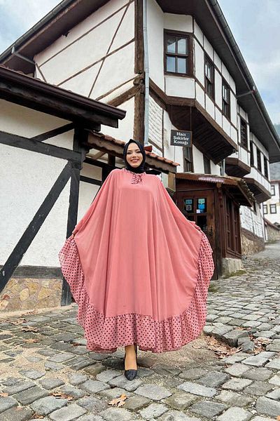 Bym Fashion Σετ φόρεμα μανδύα σιφόν με λεπτομέρεια με στίγματα 3643 σκόνη