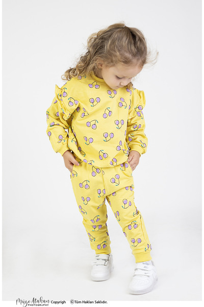 Harika KIDS Kız Bebek&Çocuk İki İplik Kumaş Kiraz Desenli Orta Kalınlıkta Örme Basic Oversize Alt Üst Eşofman Ta
