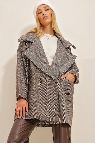 Trend Alaçatı Stili Brauner Damenmantel mit Zweireiherkragen, Fischrückenmuster und Stempeltasche ALC-X10823