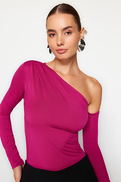 Trendyol Collection Fuchsia Asymmetrischer Kragen Langarm Stretch Strick Body mit Druckknöpfen TWOAW22BD0080