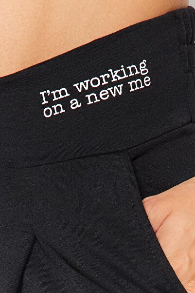 Trendyol Collection Pantaloni tricotati cu talie asimetrică cu detaliu cu imprimeu negru cu picior lat/croială relaxată TWOAW23PL00389