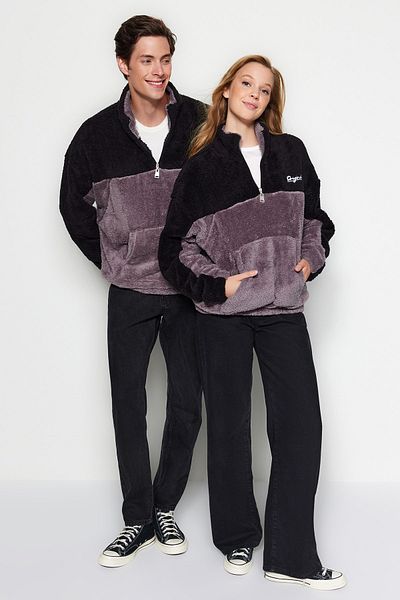 Trendyol Collection Schwarzes Plüsch-Sweatshirt in UniSex – Übergröße, Farbblock, warm TMNAW22SW1477