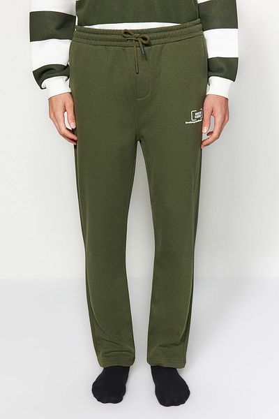 Trendyol Collection Khaki Regular/Regular Fit Flauschige Print-Fleece-Innenseite/Warmhaltende Trainingshose mit offenem Bein TMNAW24EA00012