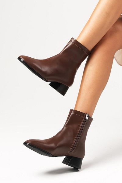 Mio Gusto Tori Brown Thin Fur Lined Side Zipper Blunt Toe Women's Heeled Boots