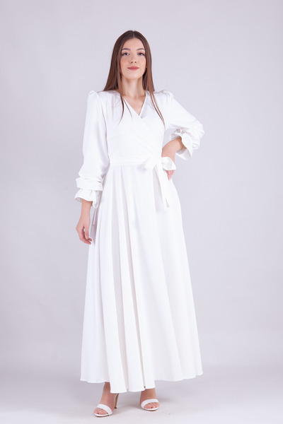 NO48 Λευκό μάξι γυναικείο φόρεμα με διπλό στήθος με βολάν με μακρυμάνικο μανίκι με βολάν με ζώνη