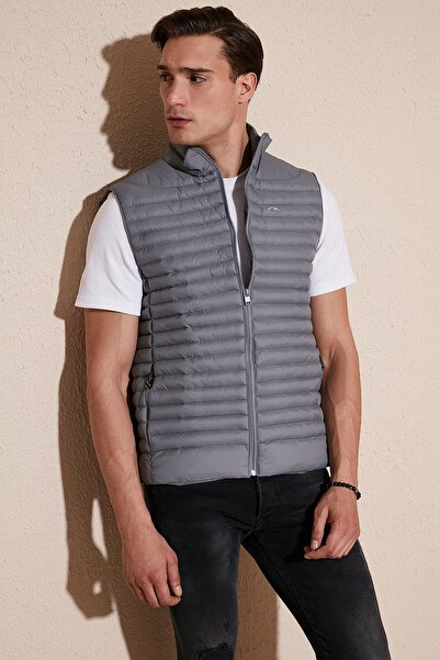 PIQUE سترة رجالية من KIM بقصة عادية مبطنة بـ ياقة مرتفعة متوسطة الطول جيوب، ل...