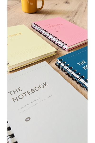 Fark Tanıtım Caiet A5 cu 80 de coli cu spirală cu copertă din carton dur (culoarea copertă albastru marin)