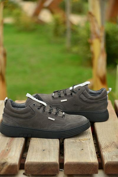Pierre Cardin Încălțăminte casual gri pentru bărbați, 100% piele, oferă eleganță și confort împreună, cu stil inovator
