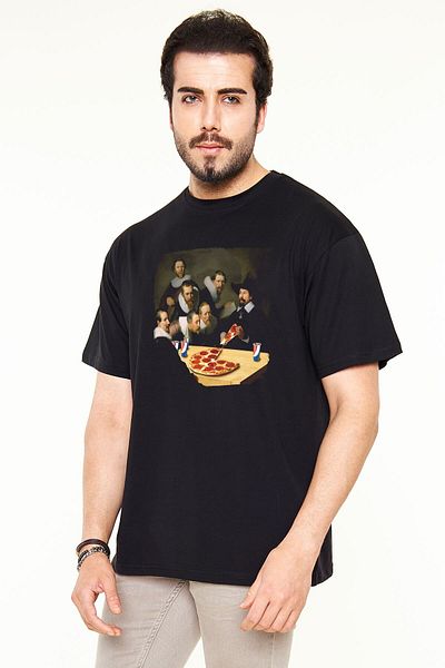 Pisa Art Унисекс голяма черна тениска - Рембранд Painting Pizza Collage