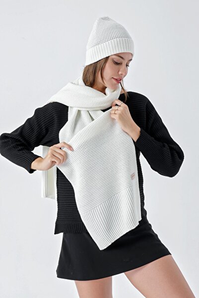 CHUBA Women's Soft Buttoned Knitted Detailed Scarf Beanie Set Ecru 24W132