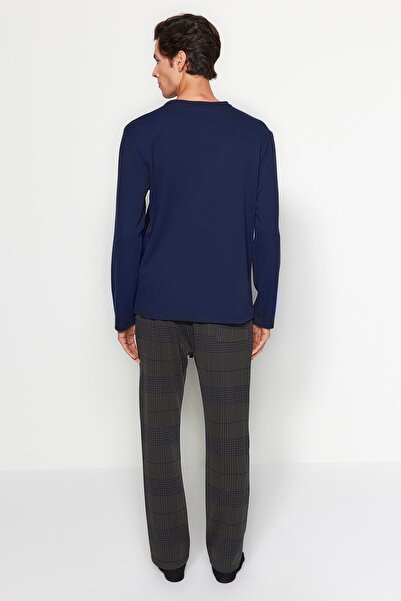 Trendyol Collection Sada khaki kostkovaného pleteného pyžama - Regular Fit Navy Blue TMNAW24PT00014