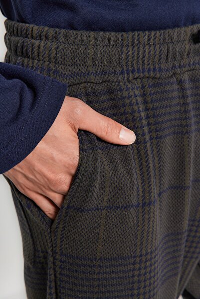 Trendyol Collection Sada khaki kostkovaného pleteného pyžama - Regular Fit Navy Blue TMNAW24PT00014