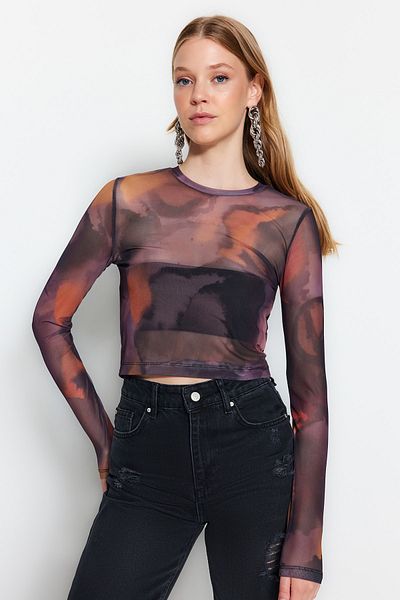 Trendyol Collection Schwarze bedruckte, taillierte, kurze, dehnbare Strickbluse aus Tüll TWOAW24BZ00030