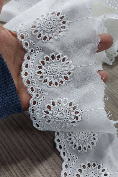 DUAYEN Embroidery on Scallop Voile, Meziyet Edge Pattern 1 Meter