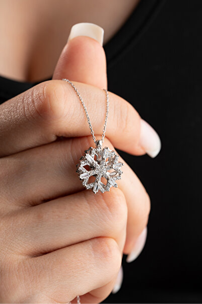 Nereze 925 Ayar Gümüş Baget Taşlı Dönen Kartanesi Kolye