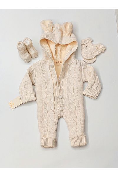 a baby Baby Jumpsuit Lamb Lined booties and gloves with hairpins