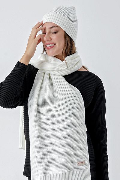 CHUBA Women's Soft Buttoned Knitted Detailed Scarf Beanie Set Ecru 24W132