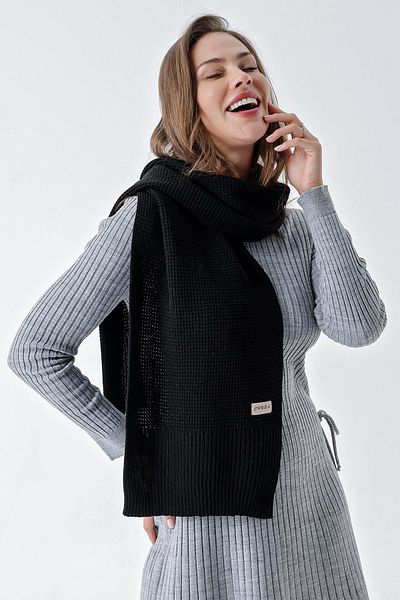CHUBA Eșarfă detaliată din tricot cu panouri moale pentru femei, neagră 24W1321